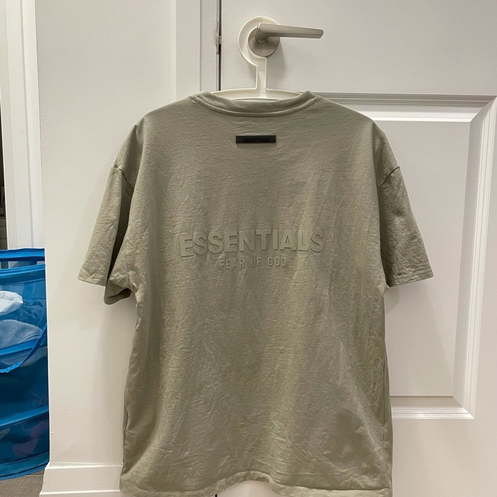 Essentials tee